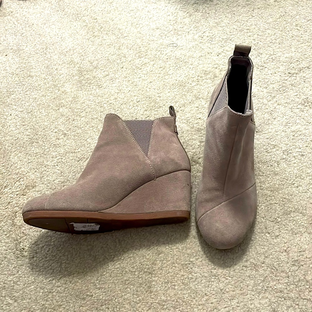Tom’s wedge booties